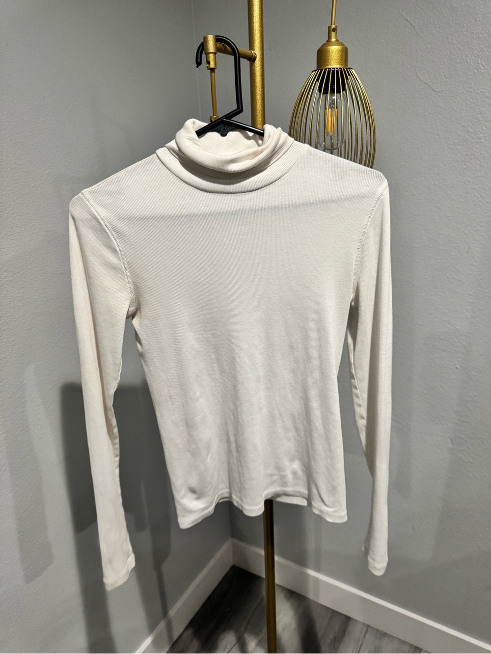 Everlane Ribbed White Turtleneck Long Sleeve Top